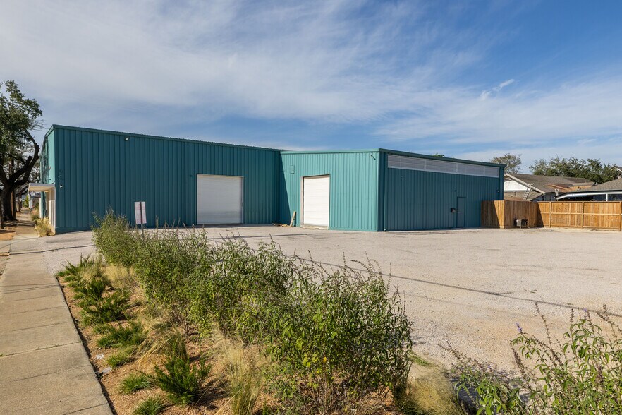 More Photos Of 3915 McKinney St, Houston Light Distribution For Lease