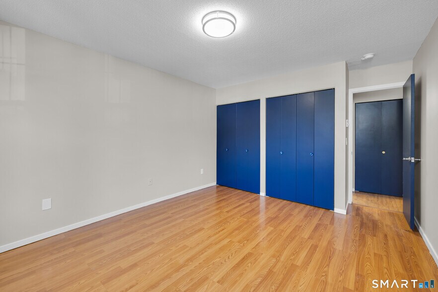 More Photos Of 5 Brookside Ln, Woodstock Apartments For Sale