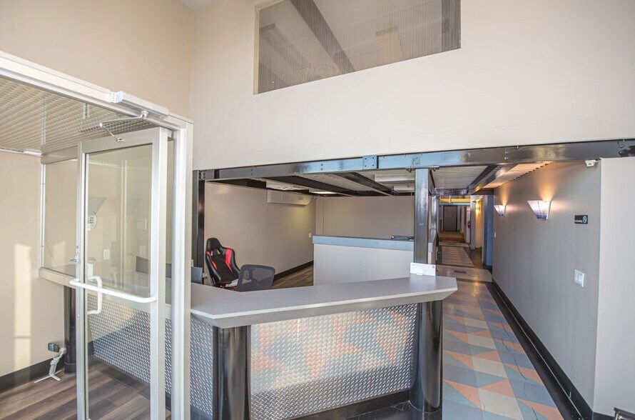 More Photos Of 77 Gazza Blvd, Farmingdale Showroom For Sale