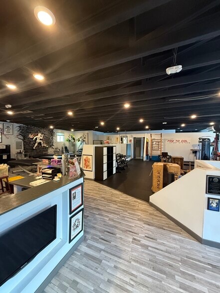 More Photos Of 4011-4031 Avati Dr, San Diego Storefront For Lease