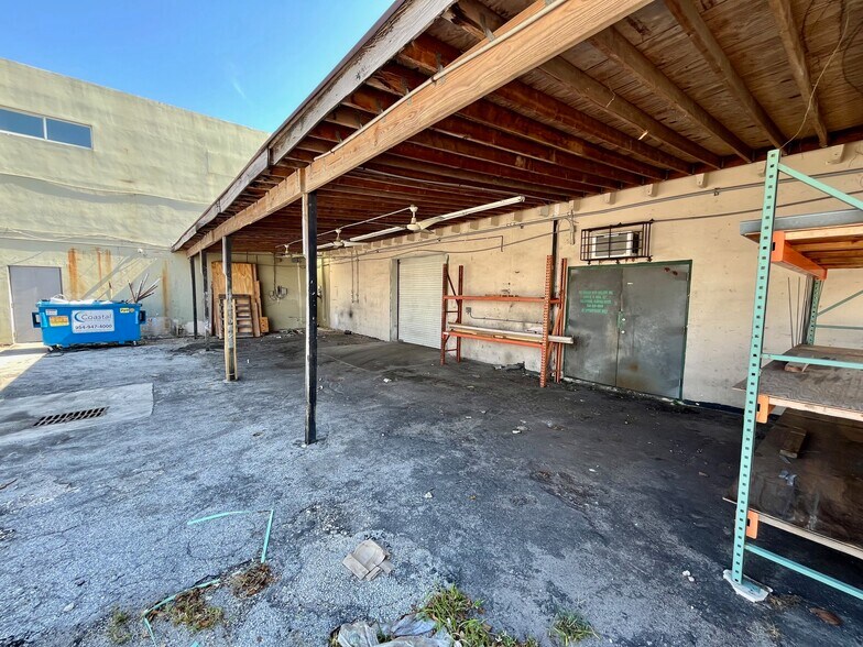 More Photos Of 2000 N Dixie Hwy, Hollywood Light Manufacturing For Lease