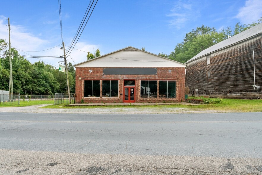 More Photos Of 403 Carthage St, Cameron General Retail For Sale