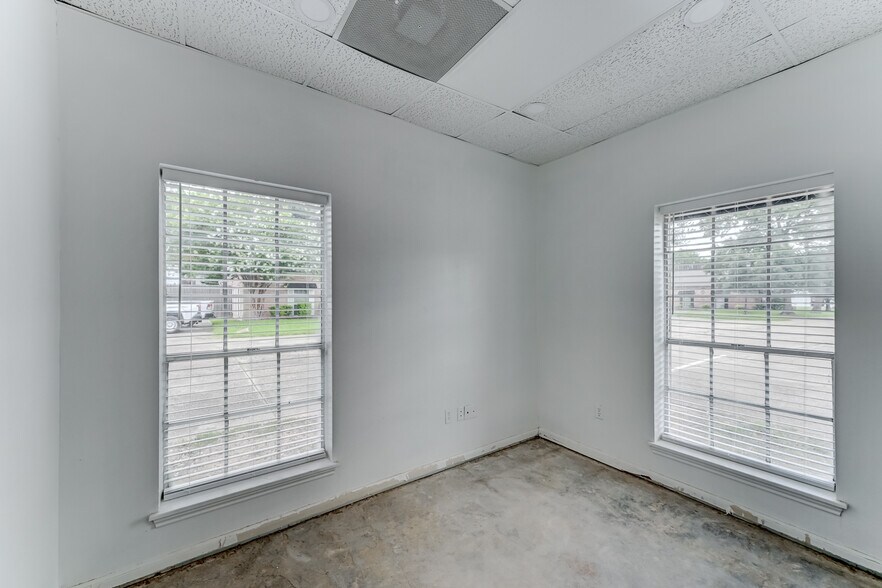 More Photos Of 14721 Pebble Bend Dr, Houston Medical For Lease