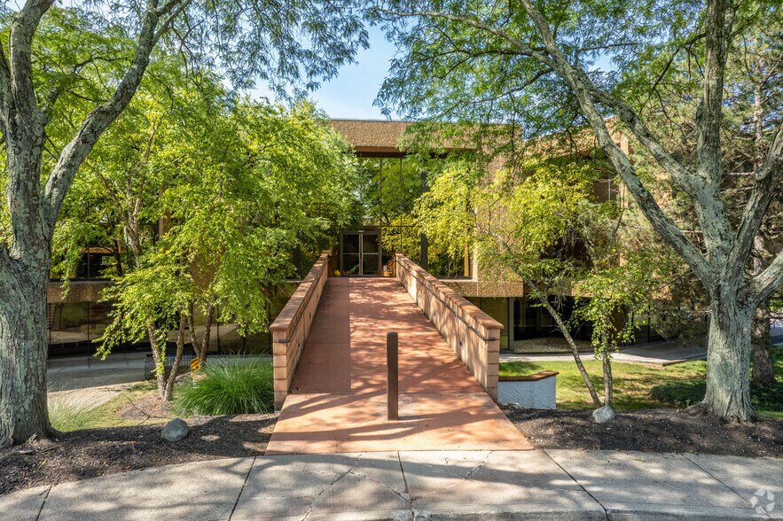 More Photos Of 6797 N High St, Worthington Unknown For Lease