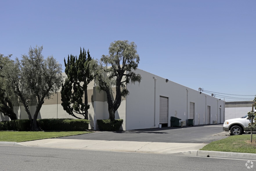 More Photos Of 13909-13929 Struikman Rd, Cerritos Warehouse For Lease