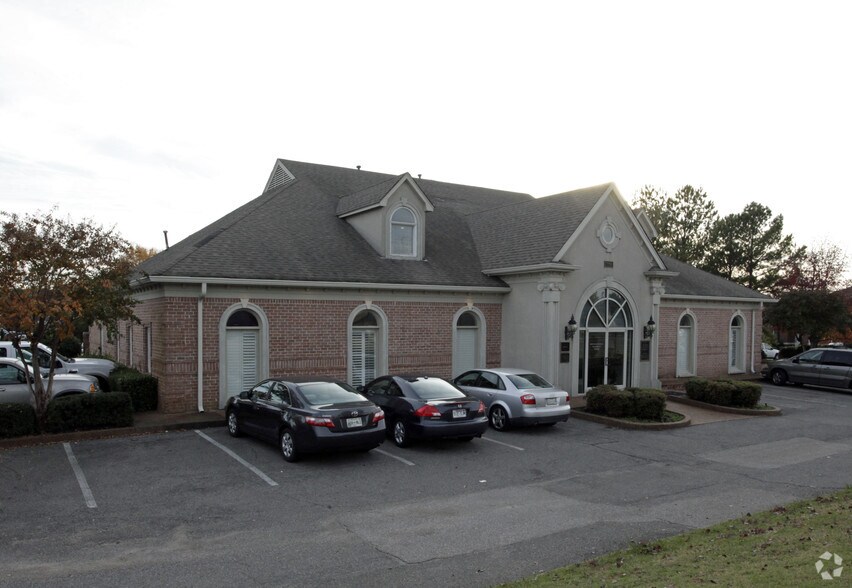 More Photos Of 7751 Wolf River Blvd, Germantown Medical For Sale