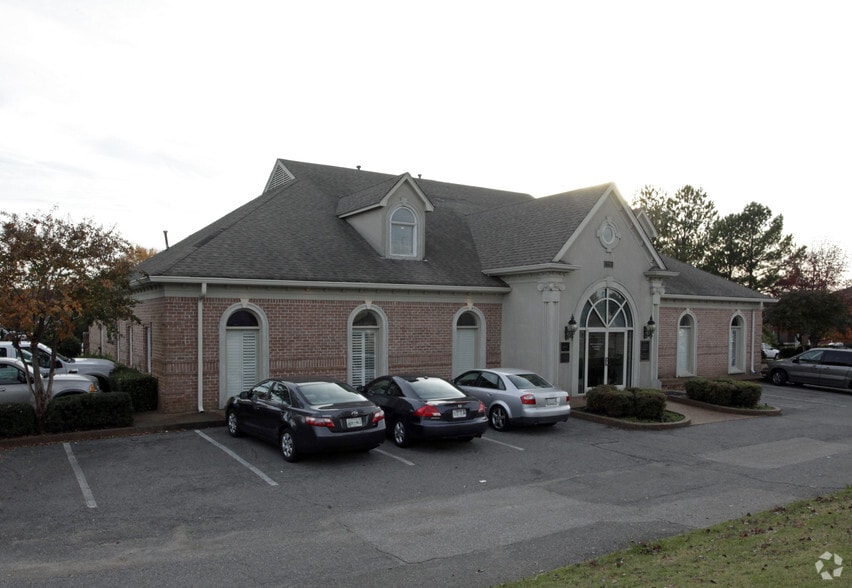 More Photos Of 7751 Wolf River Blvd, Germantown Medical For Lease