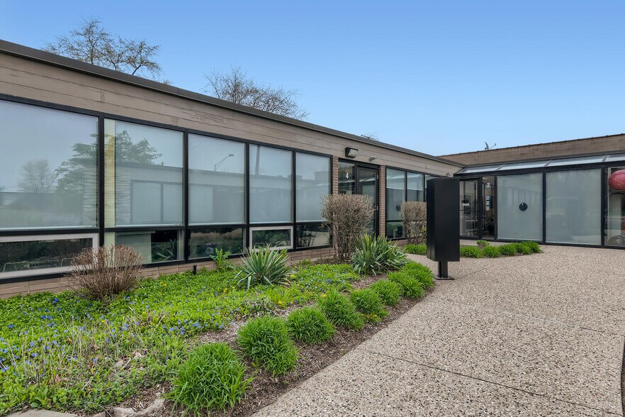 More Photos Of 1800 E Northwest Hwy, Arlington Heights Office For Lease
