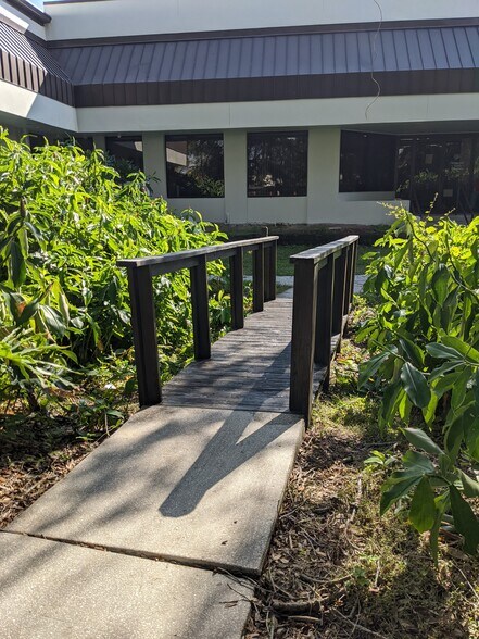 More Photos Of 5905 Johns Rd, Tampa Warehouse For Sale