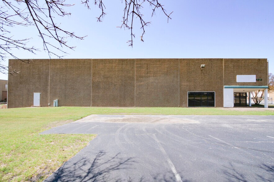 More Photos Of 4311-4313 Air Trans Rd, Memphis Distribution For Lease