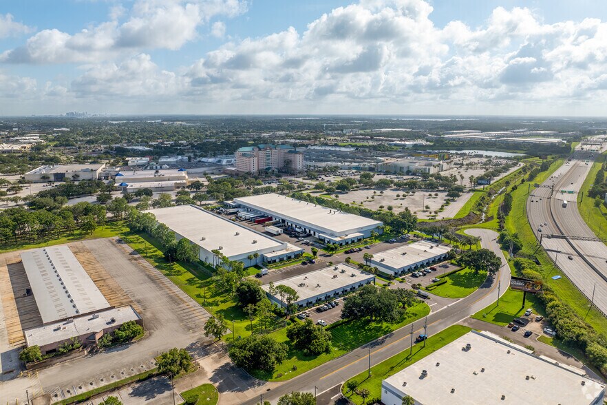 More Photos Of 1255 La Quinta Dr, Orlando Warehouse For Lease