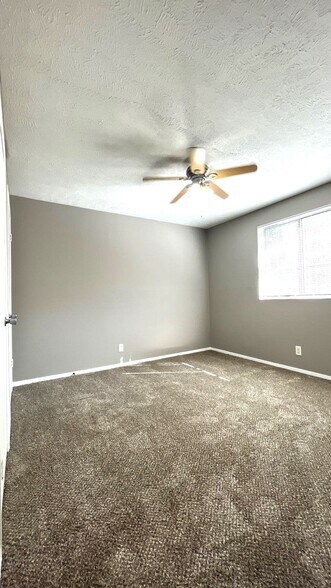 More Photos Of 2408 S 10th St, Lincoln Dormitory For Sale