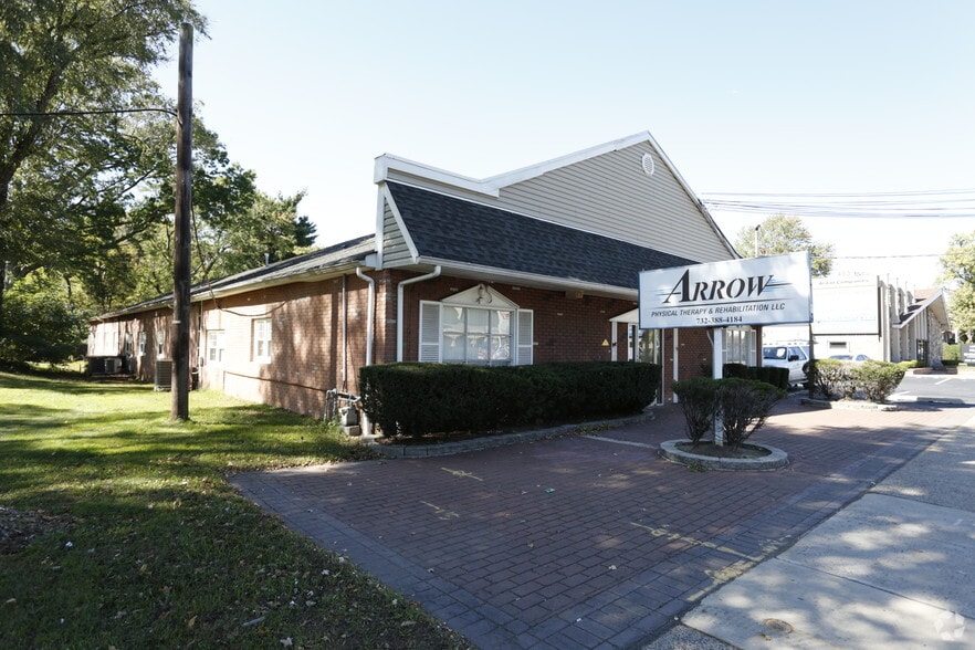 Primary Photo Of 453 Amboy Ave, Woodbridge Medical For Lease
