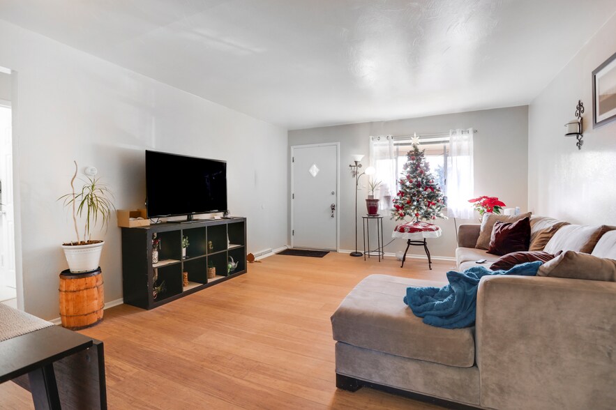More Photos Of 1115 Carr St, Lakewood Apartments For Sale