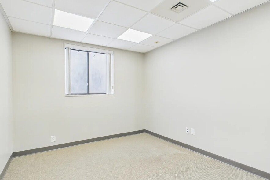 More Photos Of 174 Armistice Blvd, Pawtucket Medical For Lease