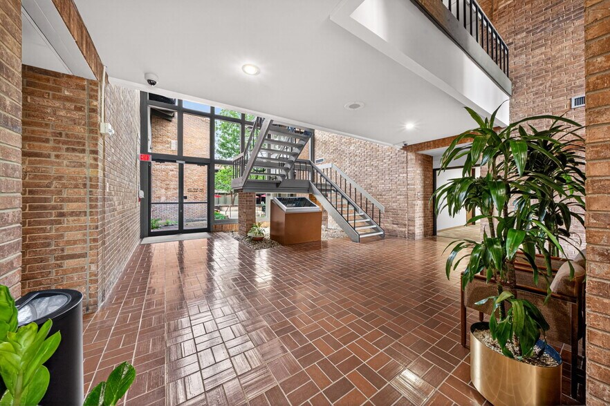 More Photos Of 6800 Park Ten Blvd, San Antonio Unknown For Lease