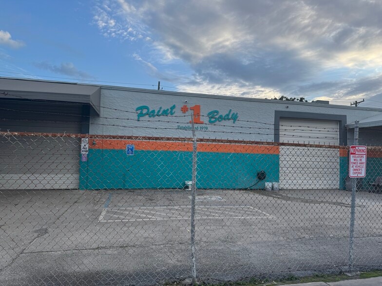 More Photos Of 5700 Plunkett St, Hollywood Service For Sale