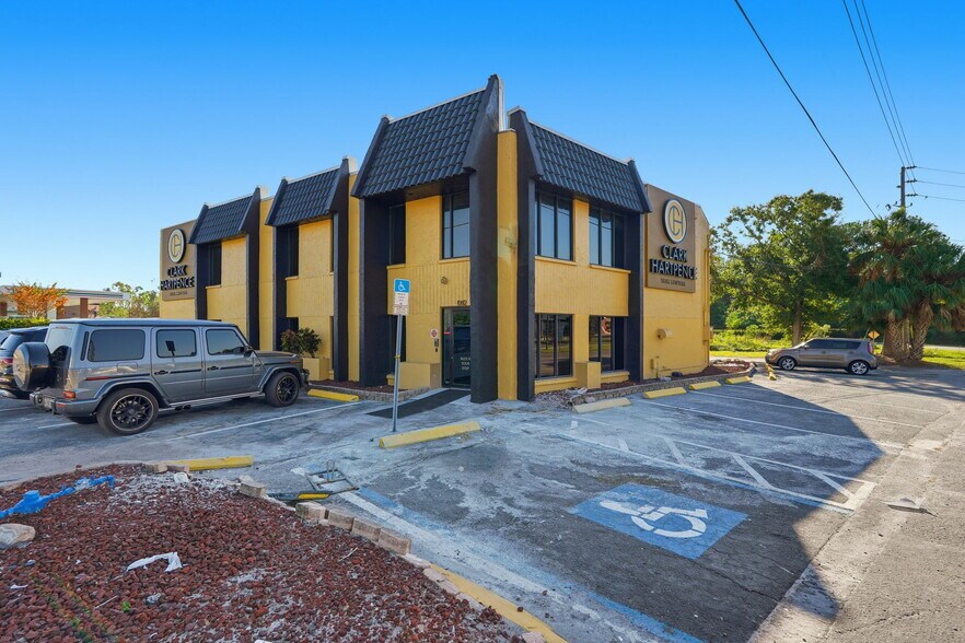 More Photos Of 10812 Gandy Blvd N, Saint Petersburg Medical For Lease