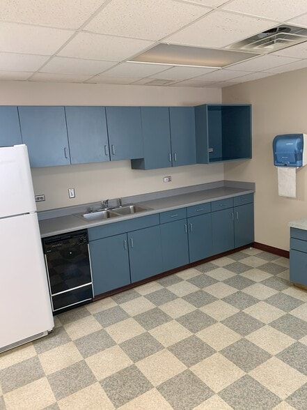 More Photos Of 3900 W 53rd St, Sioux Falls Office For Sale