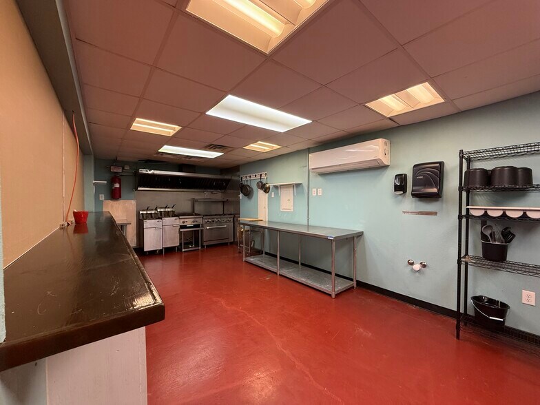 More Photos Of 16677 US Highway 77, Springer Restaurant For Lease