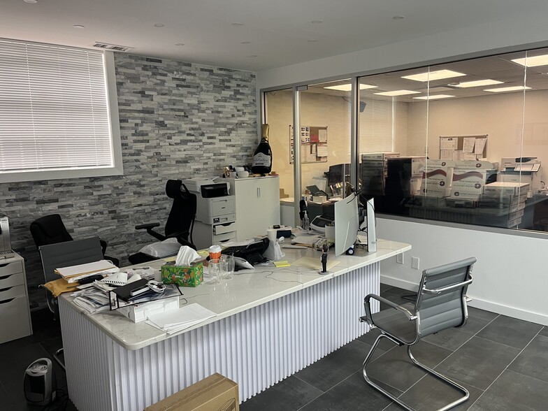 More Photos Of 87-89 Garden St, Westbury Warehouse For Lease