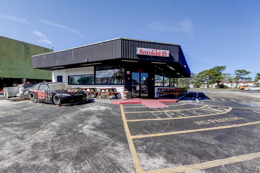 Primary Photo Of 3090 34th St N, Saint Petersburg Restaurant For Sale