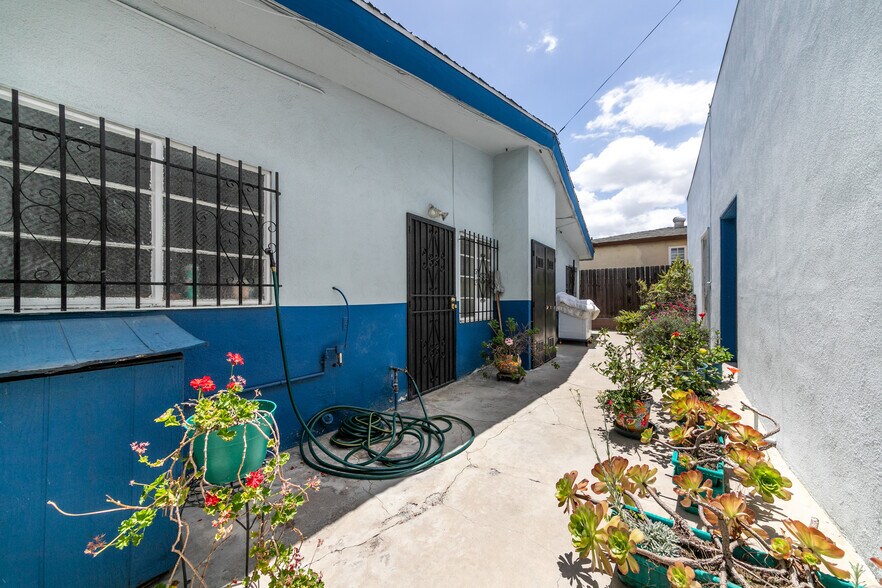 More Photos Of 13175 Paramount Blvd, South Gate Office For Sale
