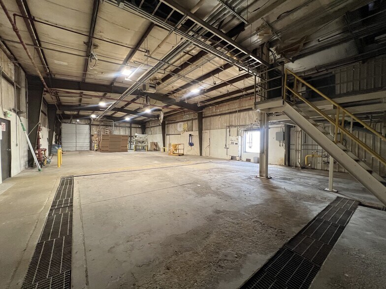 More Photos Of 405 Hoosier, Stanfield Food Processing For Lease