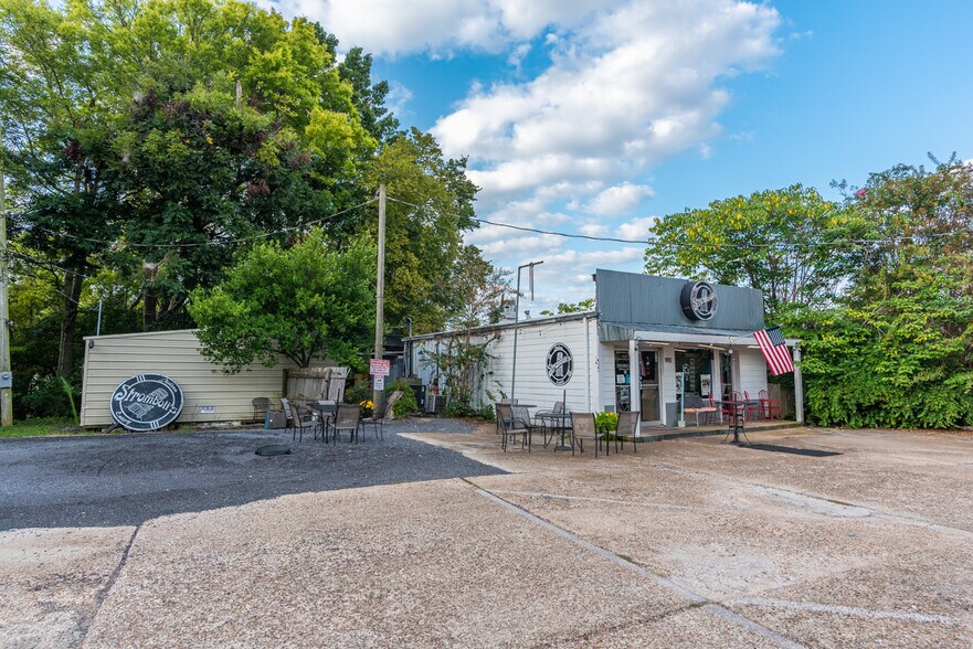 More Photos Of 408 University Dr, Starkville Restaurant For Sale