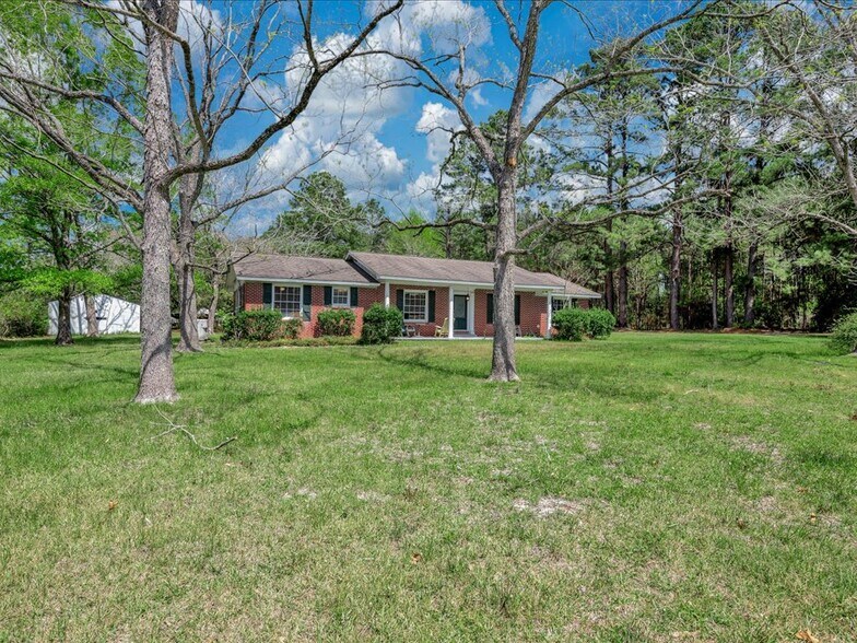 More Photos Of 9021 S US Highway 69, Huntington Flex For Sale