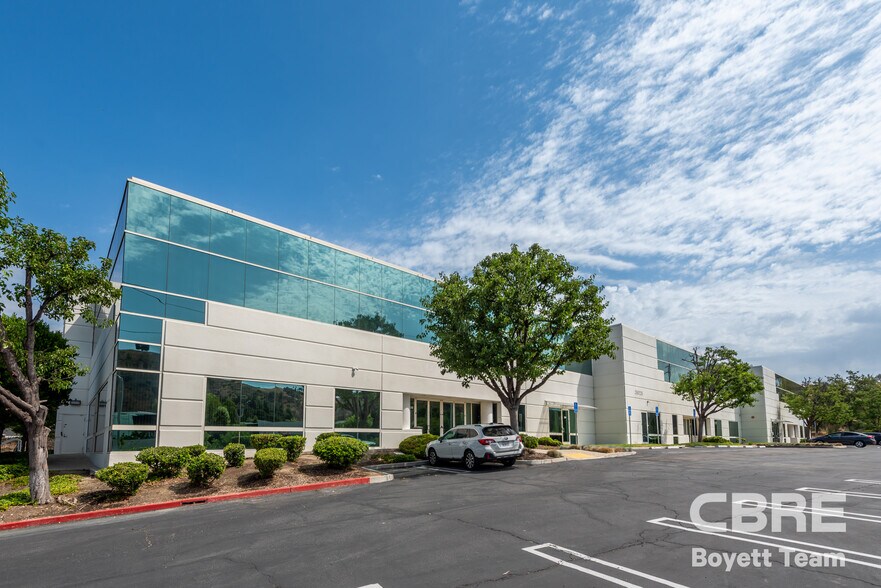 More Photos Of 26025 Mureau Rd, Calabasas Office For Sale