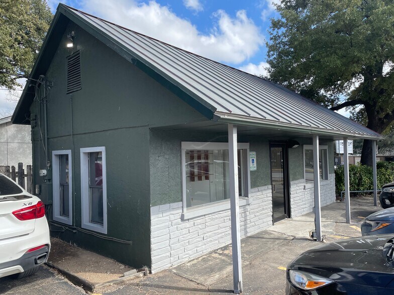 More Photos Of 2120 S Lamar Blvd, Austin Freestanding For Sale