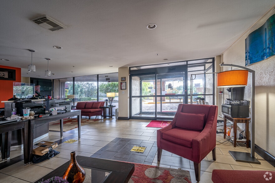 More Photos Of 925 Highway 332, Lake Jackson Hotel For Sale