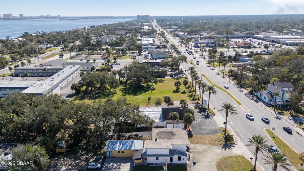 More Photos Of 1903 S Ridgewood Ave, Daytona Beach Bar For Sale
