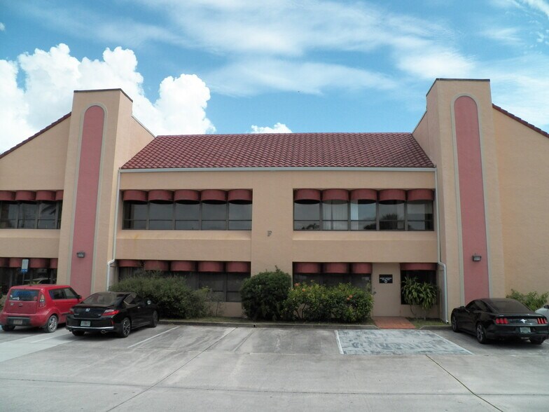 More Photos Of 900 SE Ocean Blvd, Stuart Medical For Lease