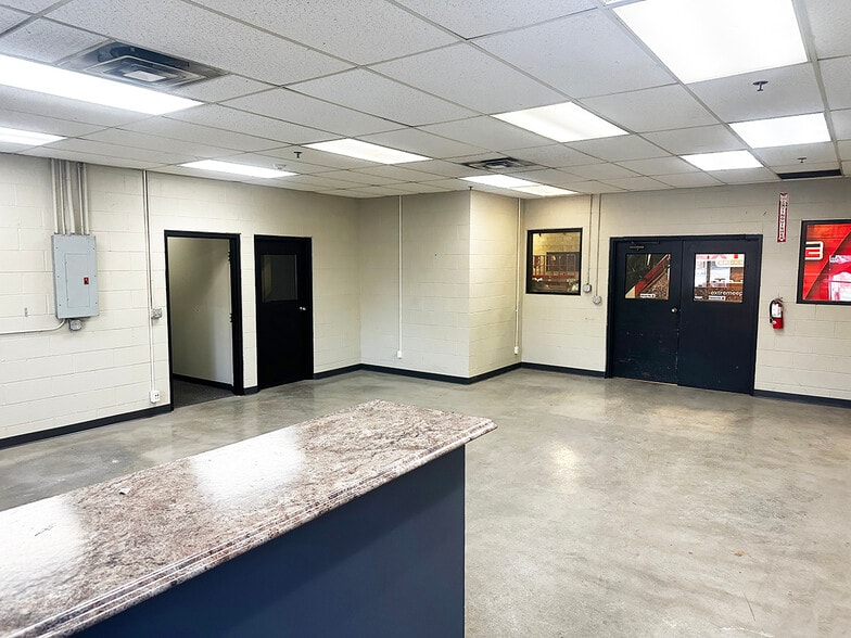 More Photos Of 340 Commerce Way, Pembroke Manufacturing For Lease