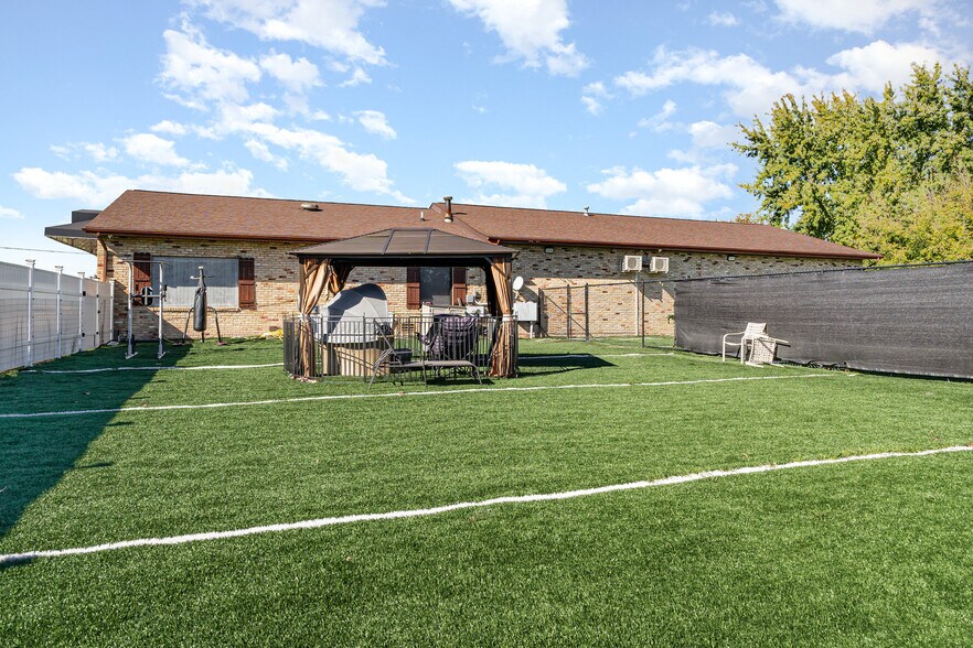 More Photos Of 2412 Midland Rd, Saginaw Service For Sale