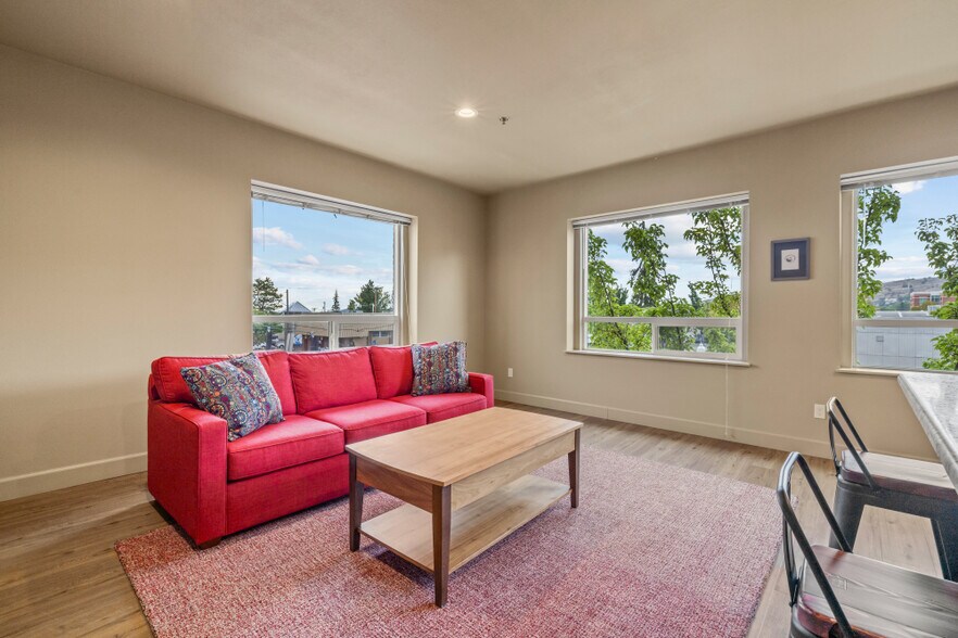 More Photos Of 125 S 6th St, Klamath Falls Flex For Sale