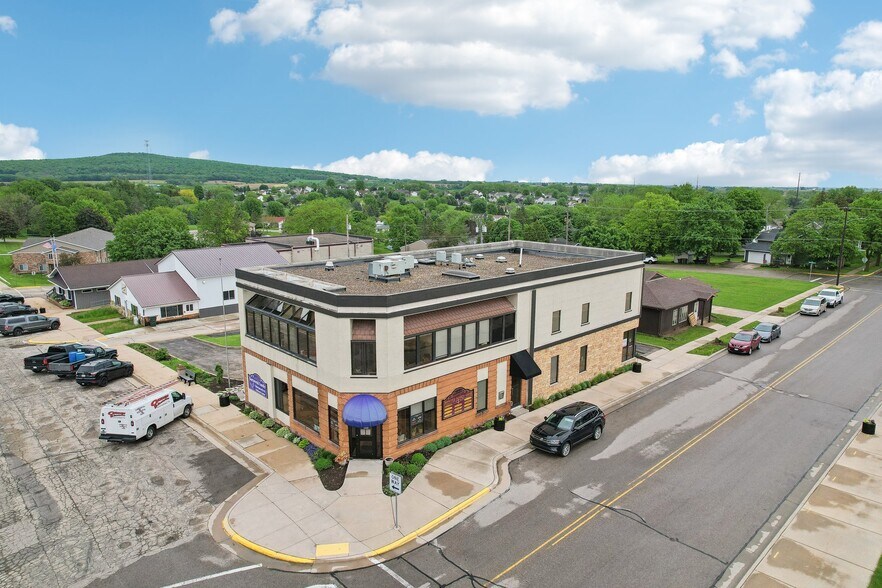 More Photos Of 101 Jones St, Barneveld General Retail For Sale