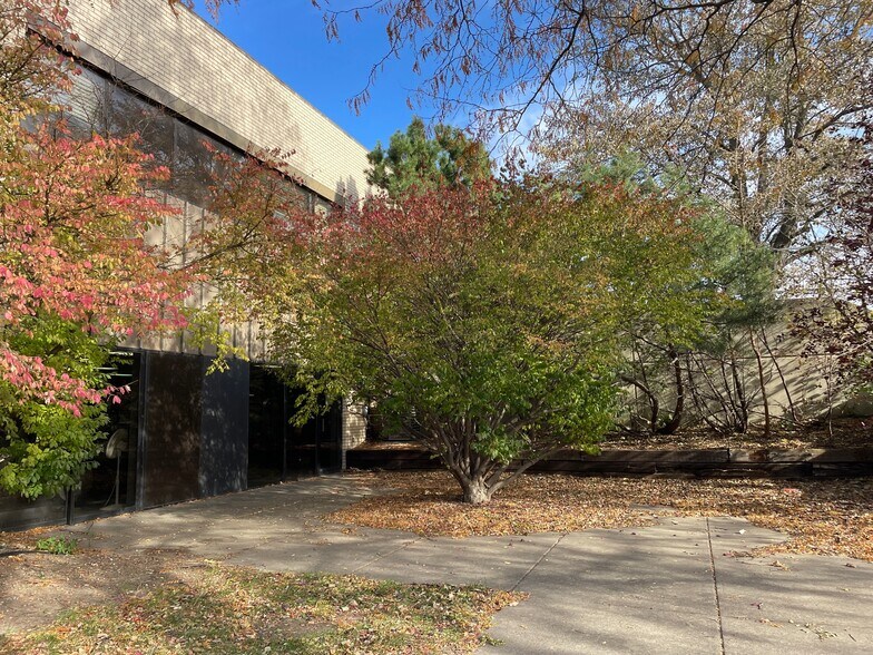 More Photos Of 4240 Hickory Ln, Sioux City Office For Lease