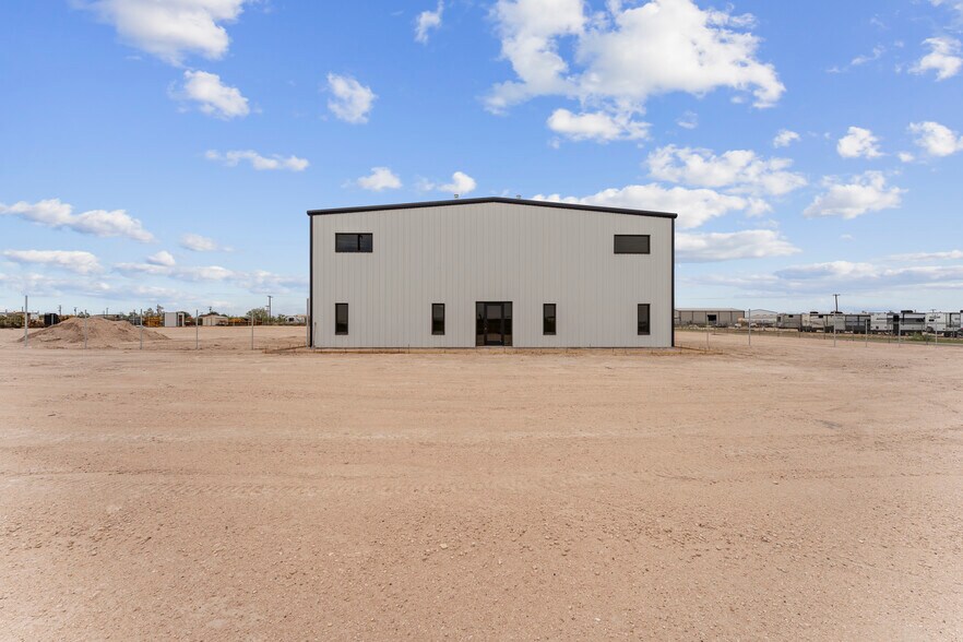 More Photos Of 7922 Interstate 20 Service rd, Odessa Warehouse For Lease