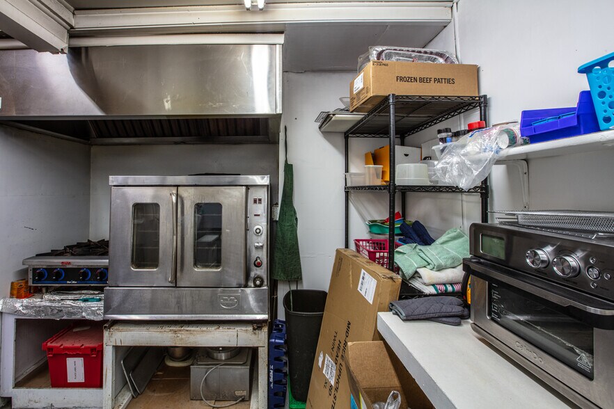 More Photos Of 118 4th ave, Clark Fork Supermarket For Sale