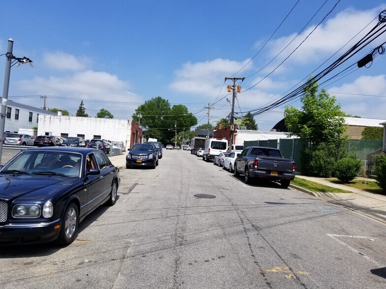 More Photos Of 22 Van Buren Ave, Floral Park Warehouse For Lease