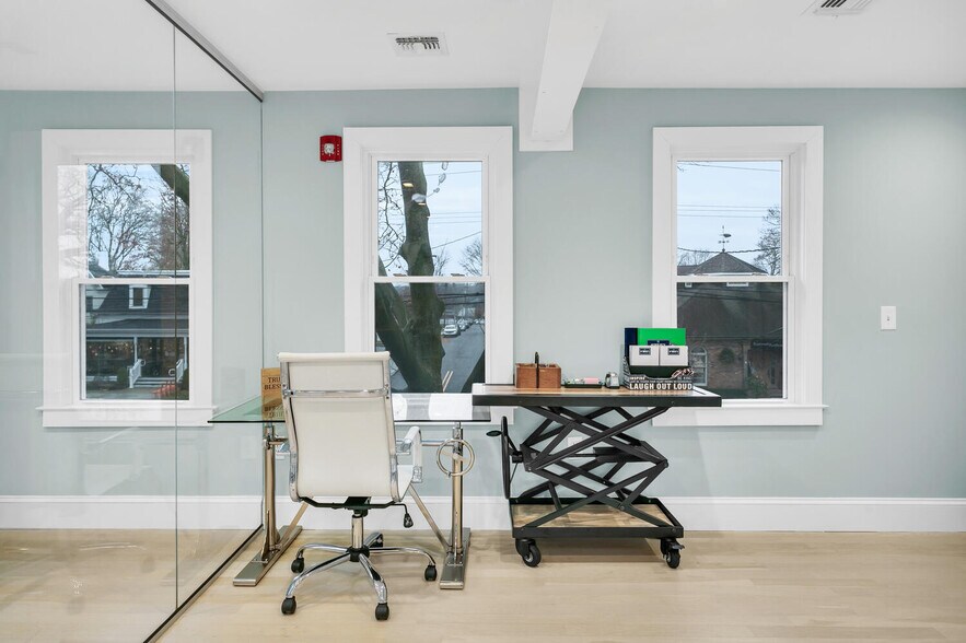 More Photos Of 126 E River Rd, Rumson Storefront Retail Residential For Lease