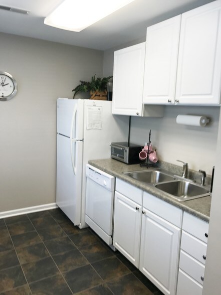 More Photos Of 511 Eichler Dr, West Dundee Loft Creative Space For Lease