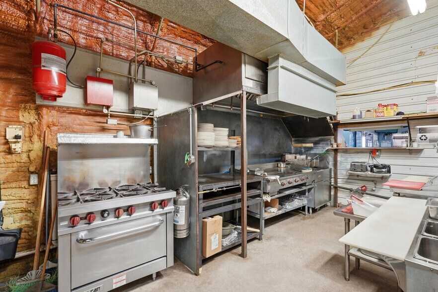 More Photos Of 542 Graham St, Tuscola General Retail For Sale