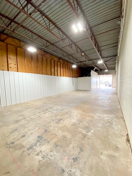 More Photos Of 313-319 NW 67th St, Oklahoma City Manufacturing For Lease