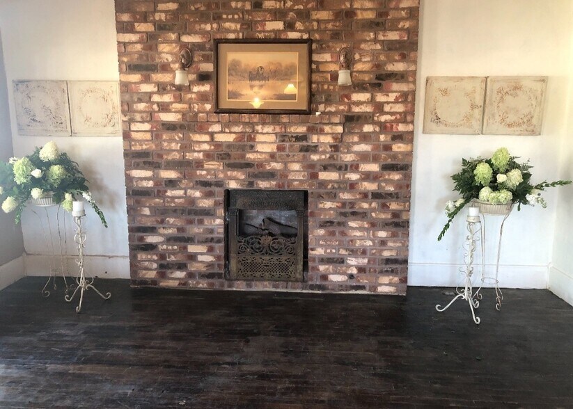 More Photos Of 1201 Halsell St, Bridgeport Restaurant For Sale
