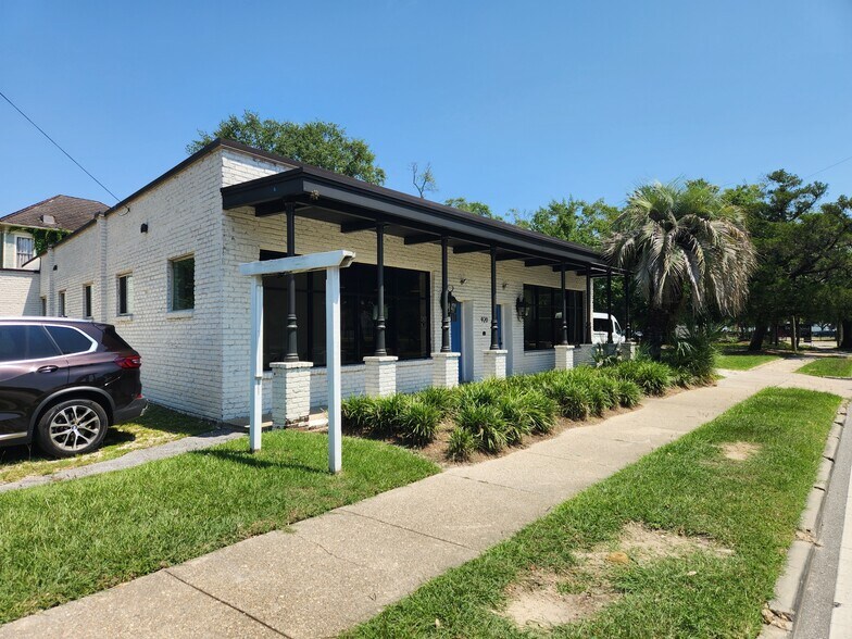 More Photos Of 920 Dauphin St, Mobile Office For Sale