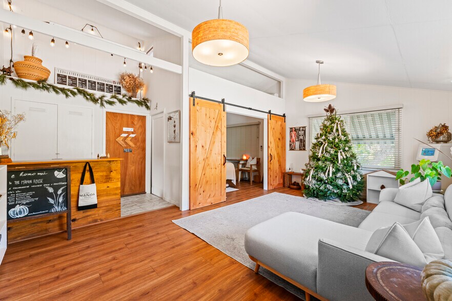 More Photos Of 2845 Lowrey Ave, Honolulu Restaurant For Sale